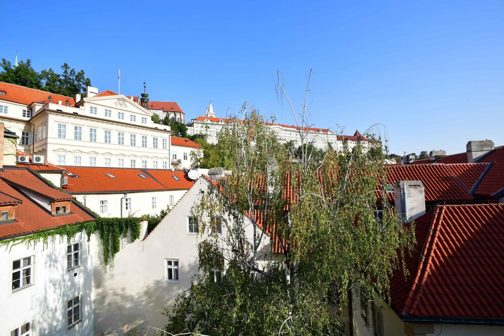 Romantic Apartment Under The Prague Castle Exterior foto